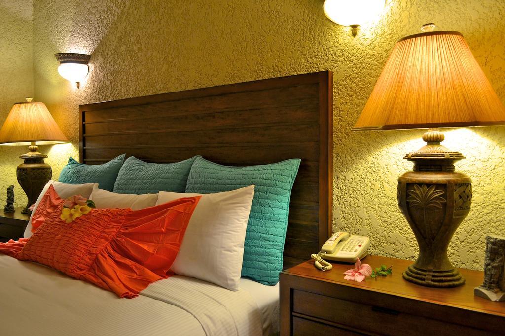Mayan Princess Beach & Dive Resort West Bay Room photo