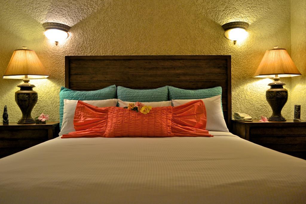Mayan Princess Beach & Dive Resort West Bay Room photo