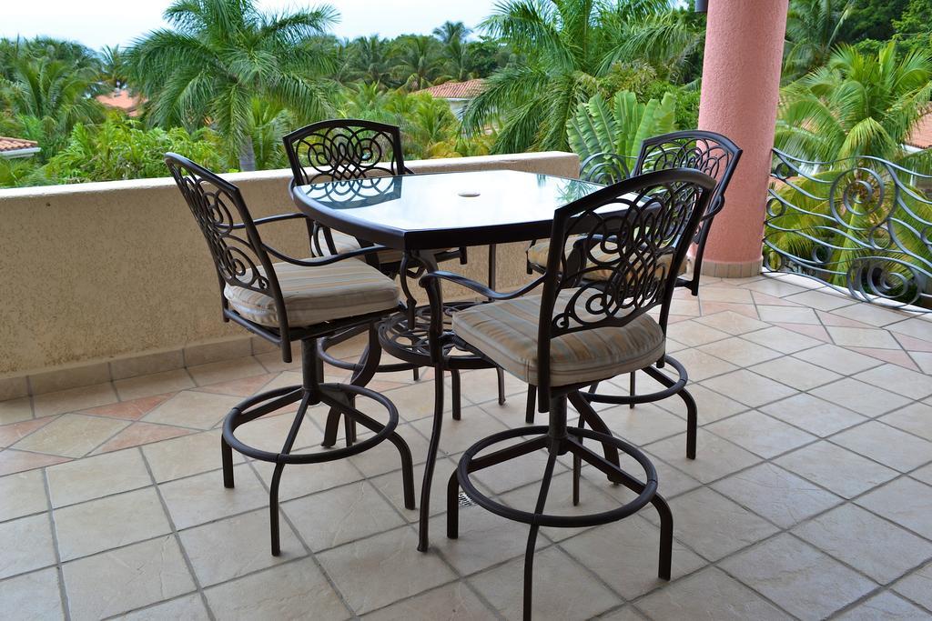 Mayan Princess Beach & Dive Resort West Bay Room photo