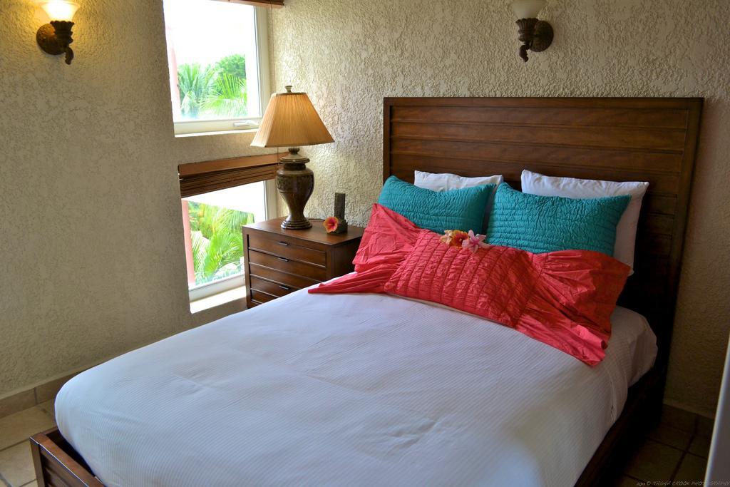 Mayan Princess Beach & Dive Resort West Bay Room photo