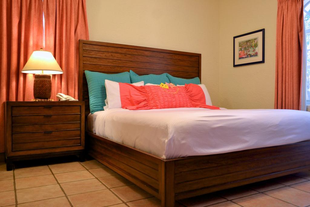 Mayan Princess Beach & Dive Resort West Bay Room photo