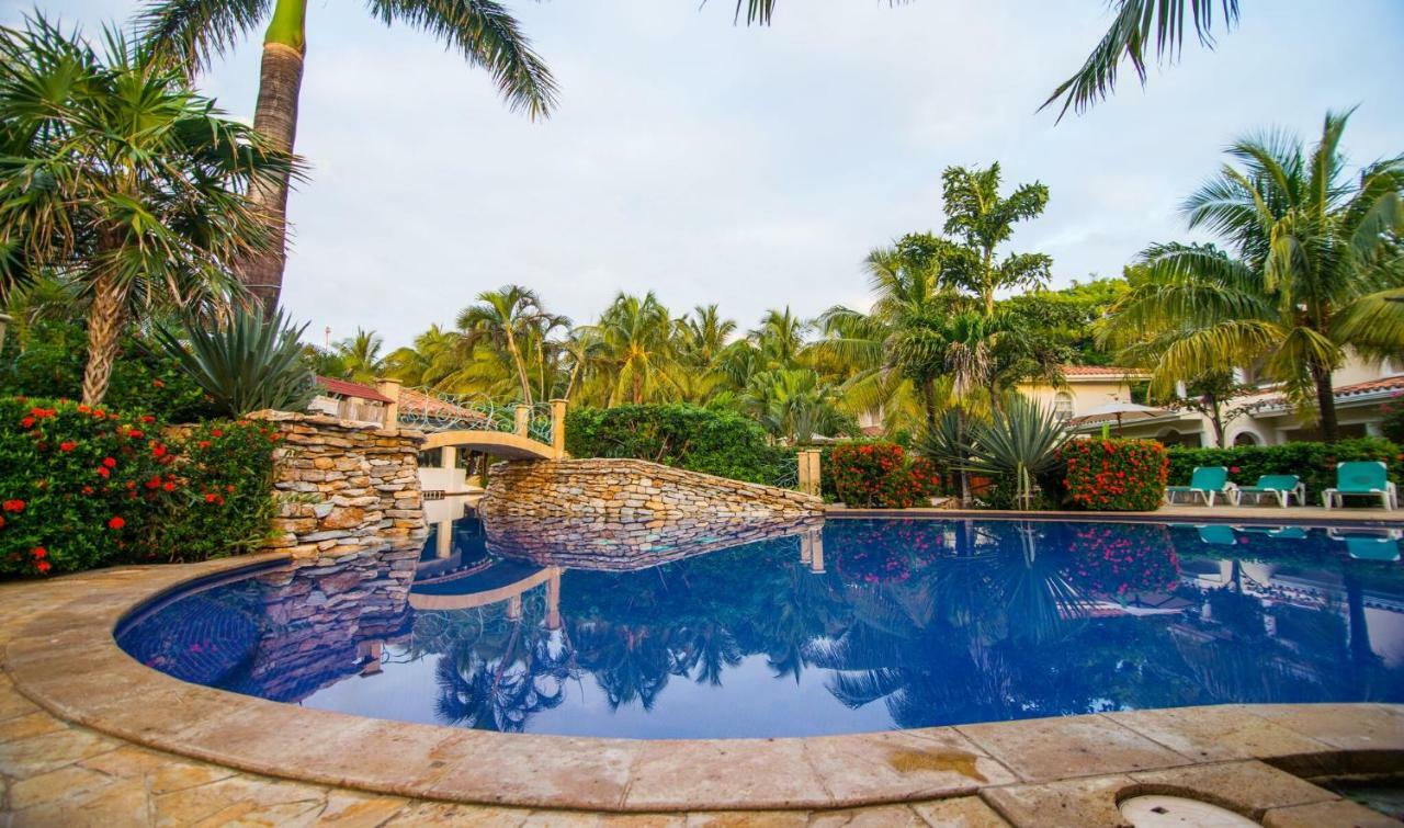 Mayan Princess Beach & Dive Resort West Bay Exterior photo